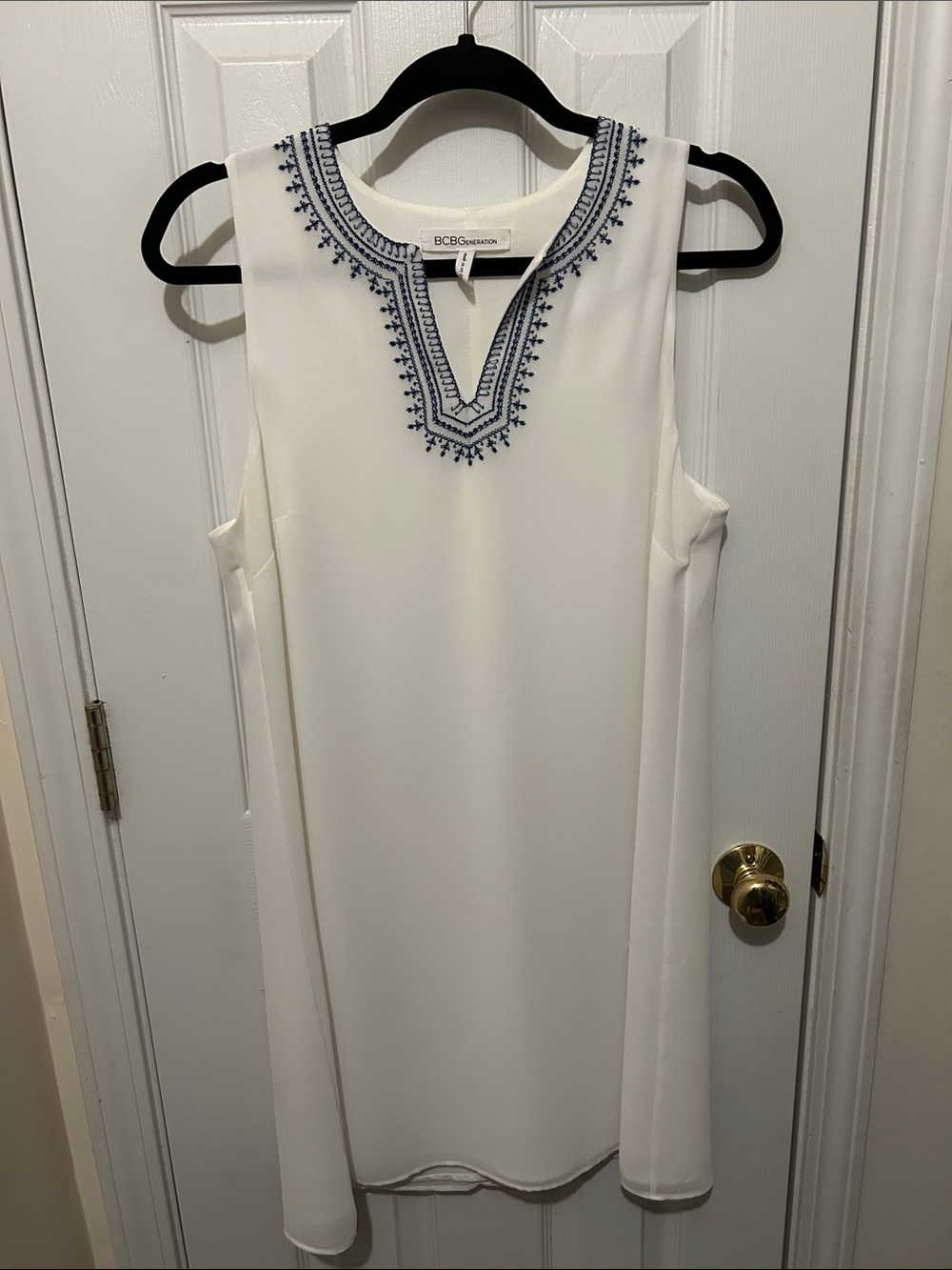 BCBGeneration White Shift Dress with Navy Embroidered Neckline